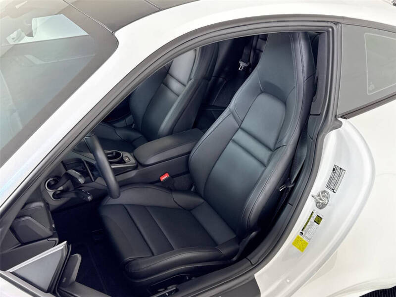 2025 Porsche 911 Carrera