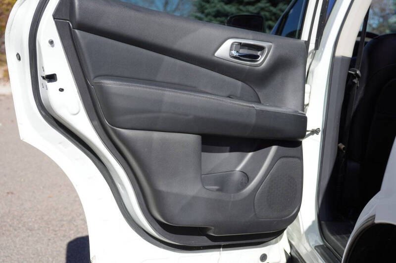 2020 Nissan Pathfinder SL