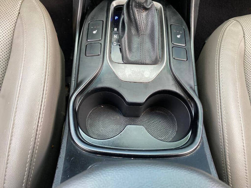 2017 Hyundai Santa Fe SE