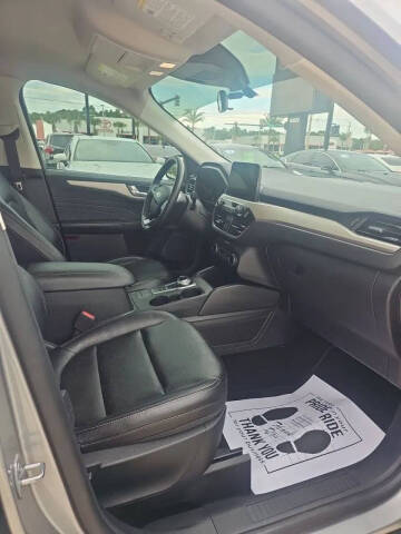 2022 Ford Escape SEL