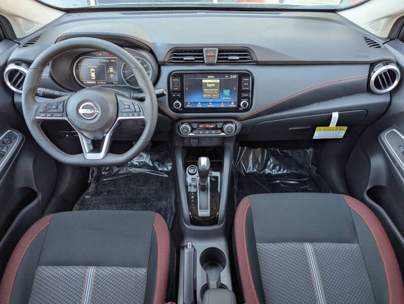 2025 Nissan Versa SR