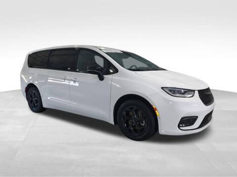 2024 Chrysler Pacifica Plug-In Hybrid Select