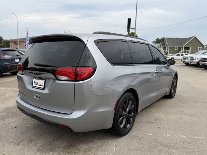 2020 Chrysler Pacifica Touring