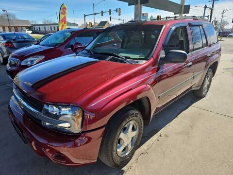 2005 Chevrolet TrailBlazer for sale at SpringField Select Autos in Springfield IL