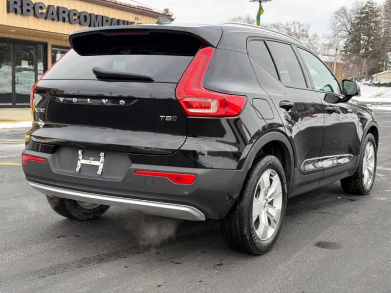 2022 Volvo XC40 T5 Momentum