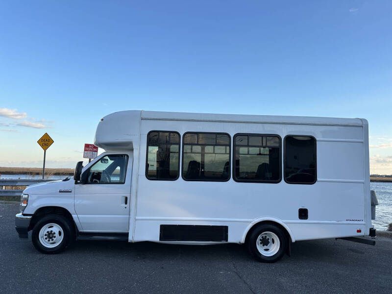 2023 Ford E-Series Cutaway Base's photo