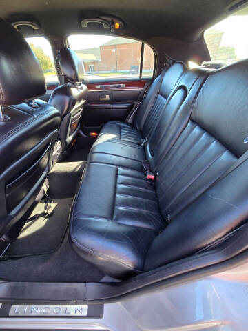 2003 Lincoln Town Car Signature