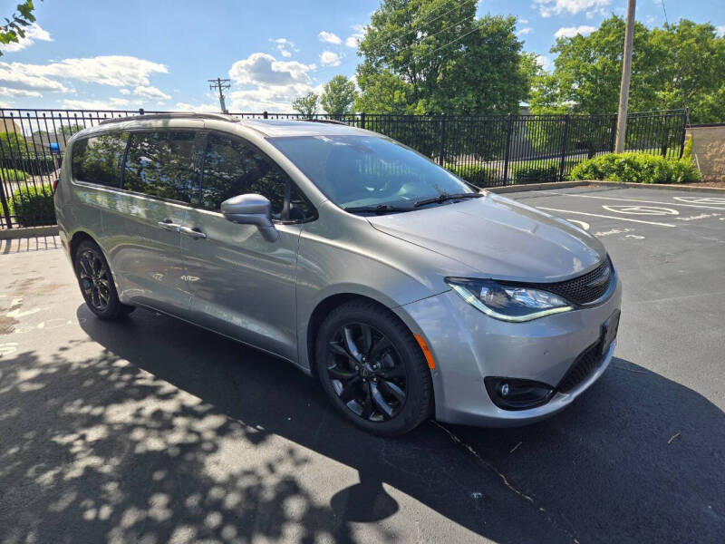 2020 Chrysler Pacifica Limited Red S