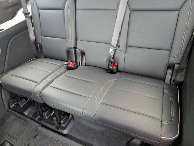 2025 GMC Yukon Elevation