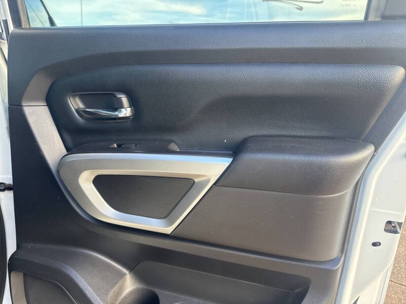 2021 Nissan Titan SV