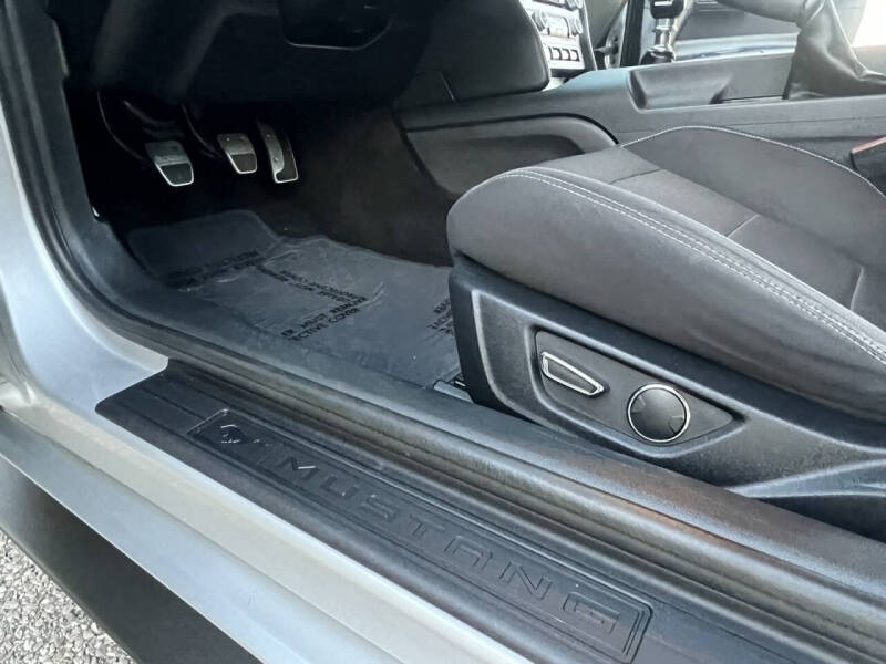 2015 Ford Mustang V6