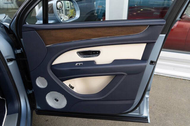 2023 Bentley Bentayga 33