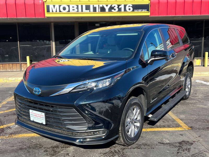 2025 Toyota Sienna LE 8-Passenger