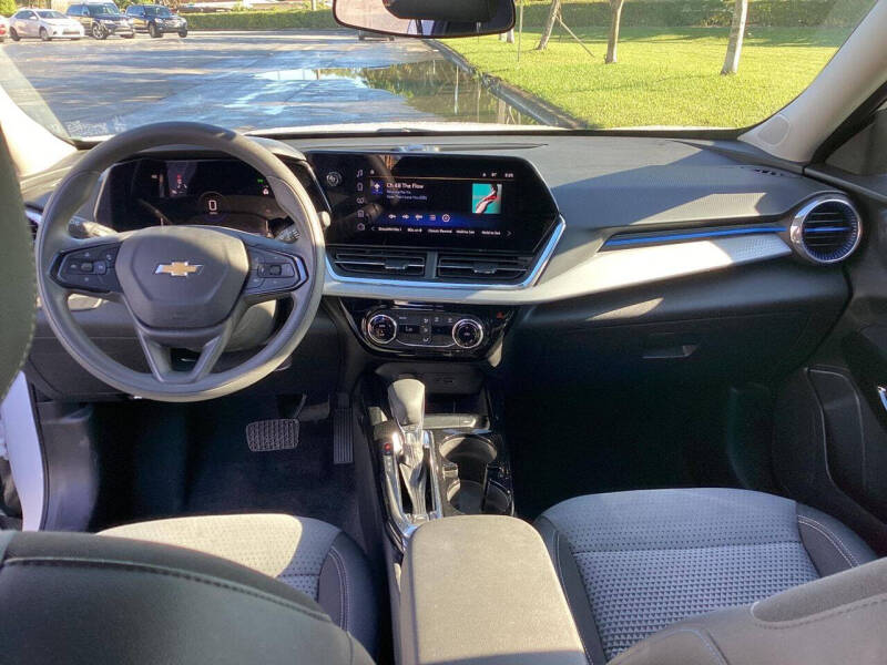 2025 Chevrolet Trax LT