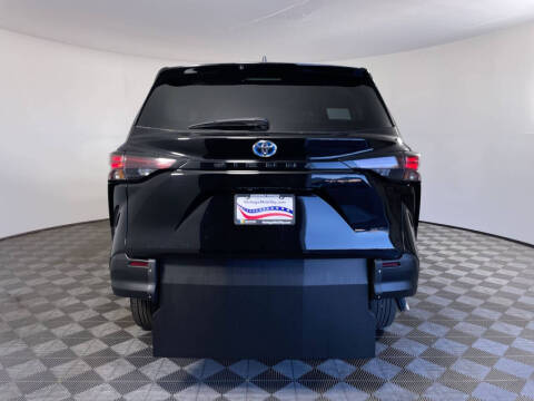 2023 Toyota Sienna LE 8-Passenger