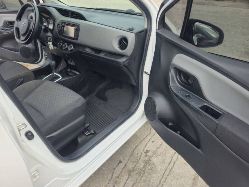 2015 Toyota Yaris 5-Door SE