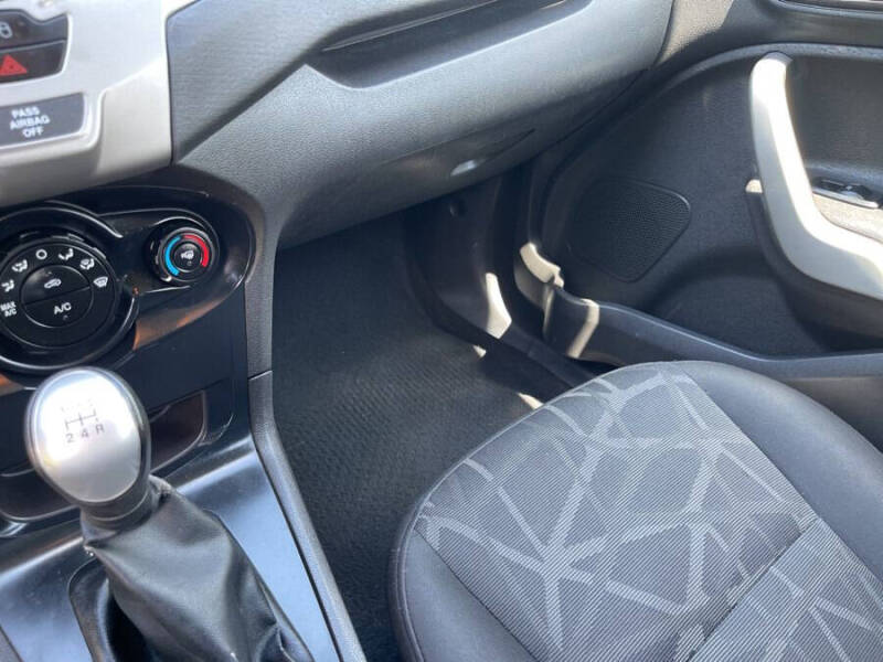 2011 Ford Fiesta SE