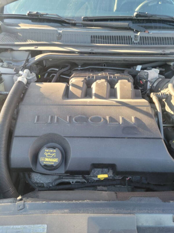 2010 Lincoln MKS Base photo 19