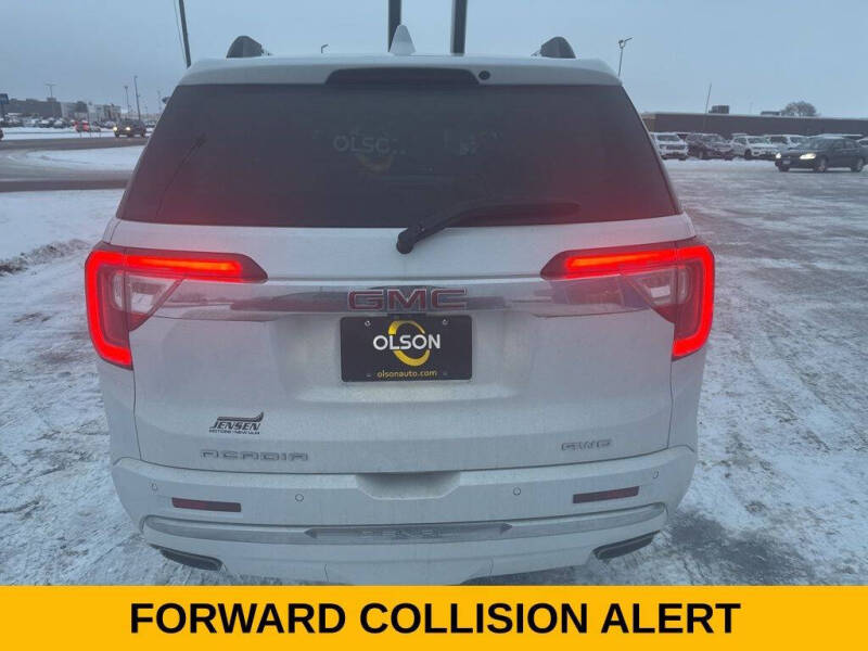 2023 GMC Acadia Denali