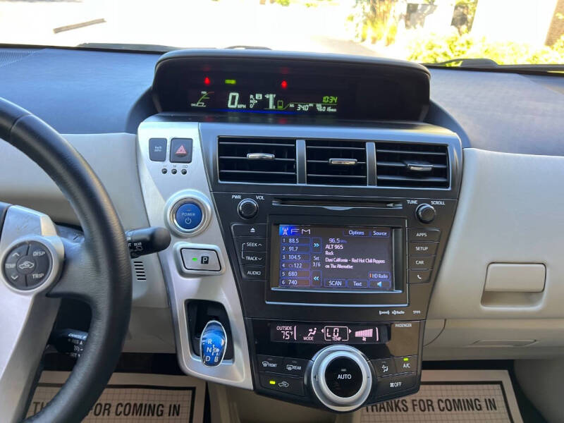 2013 Toyota Prius v Five