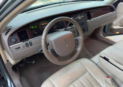 2005 Lincoln Town Car Signature
