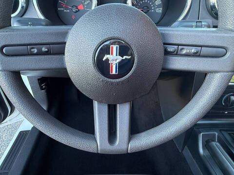 2006 Ford Mustang V6 Deluxe