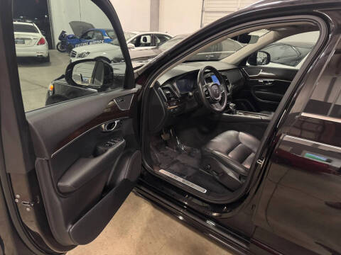 2016 Volvo XC90 T6 Momentum