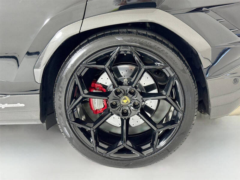 2023 Lamborghini Urus Performante