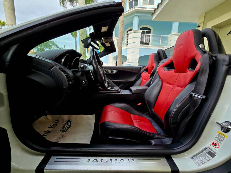 2016 Jaguar F-TYPE R