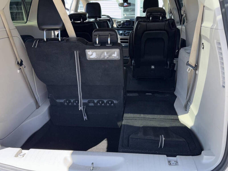 2020 Chrysler Voyager LXi
