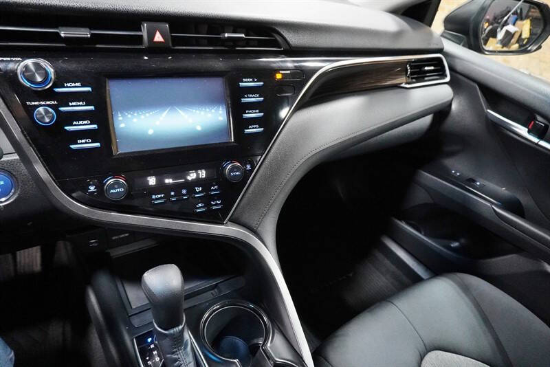 2018 Toyota Camry Hybrid LE