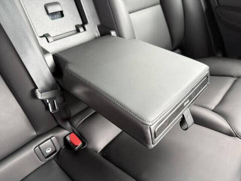 2024 Volvo XC60 B5 Core Dark Theme