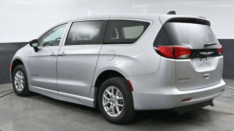 2024 Chrysler Voyager LX