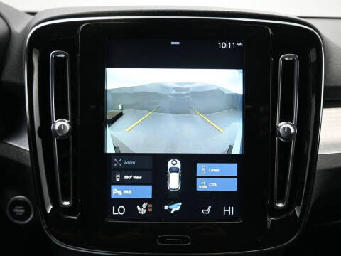 2021 Volvo XC40 T5 Momentum