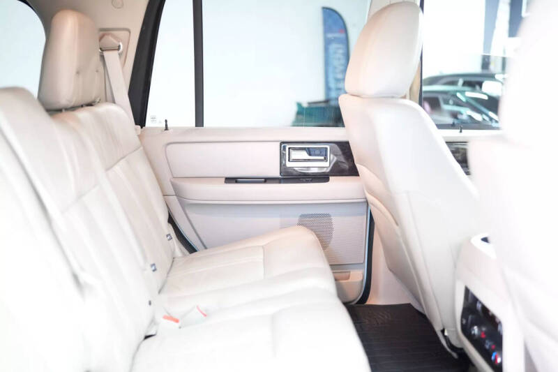 2017 Lincoln Navigator Select