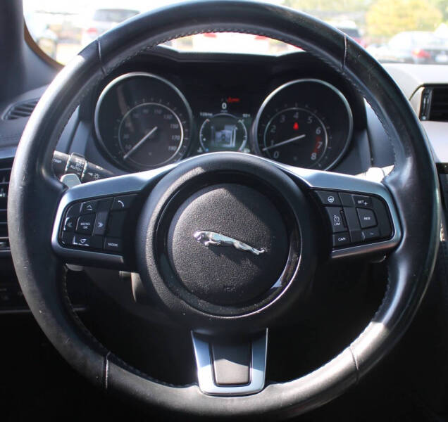 2018 Jaguar F-TYPE 296HP