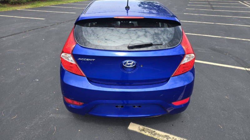 2012 Hyundai Accent SE