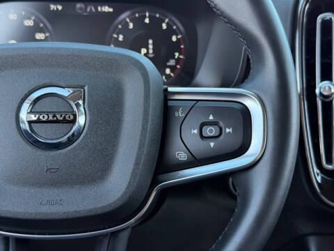 2022 Volvo XC40 T5 Momentum