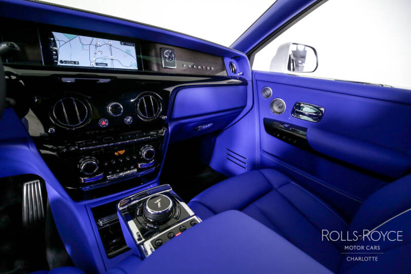 2024 Rolls-Royce Phantom EWB