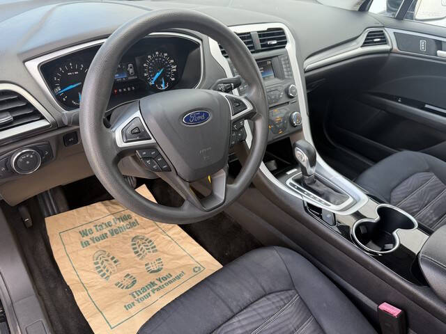2016 Ford Fusion SE