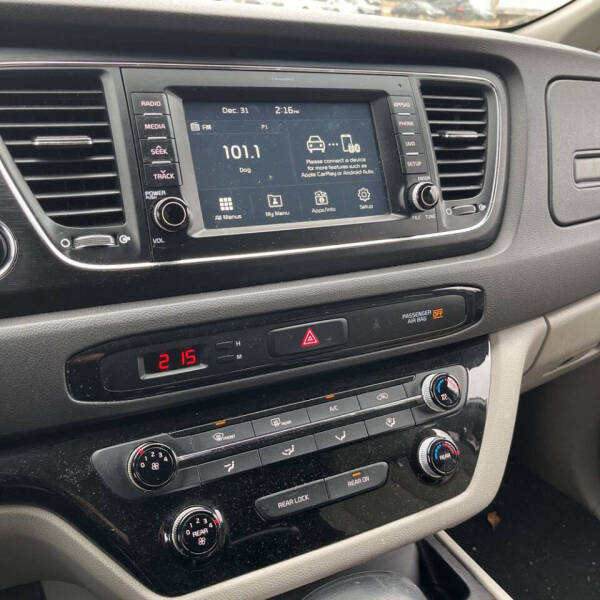 2017 Kia Sedona LX