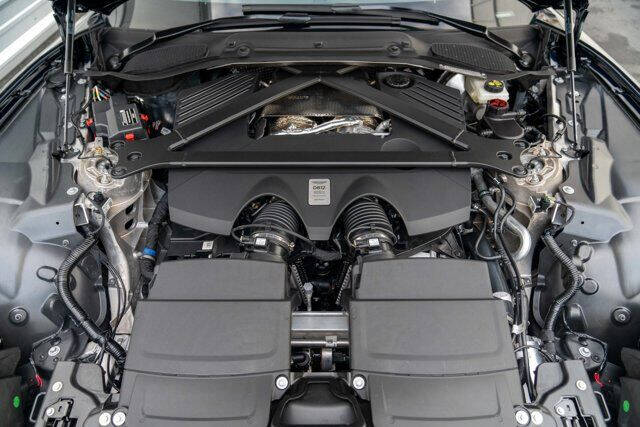2024 Aston Martin DB12 32