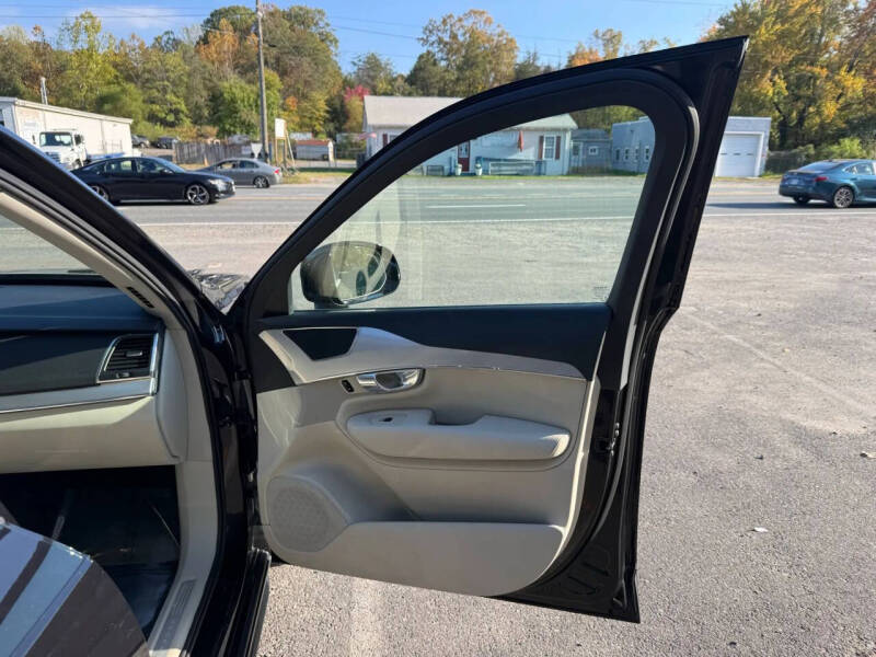 2017 Volvo XC90 T6 Momentum