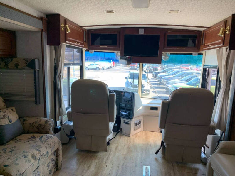 2004 Freightliner XC Chassis