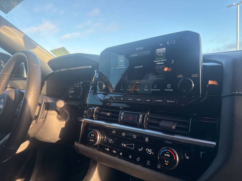 2022 Nissan Pathfinder SL