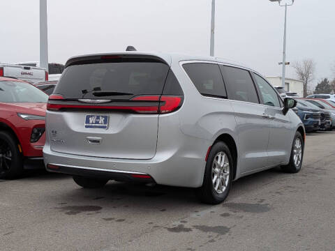 2024 Chrysler Pacifica Touring L