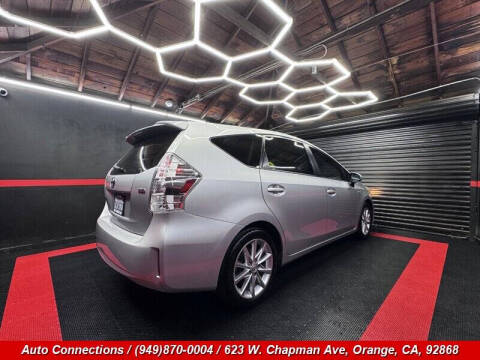 2014 Toyota Prius v Five