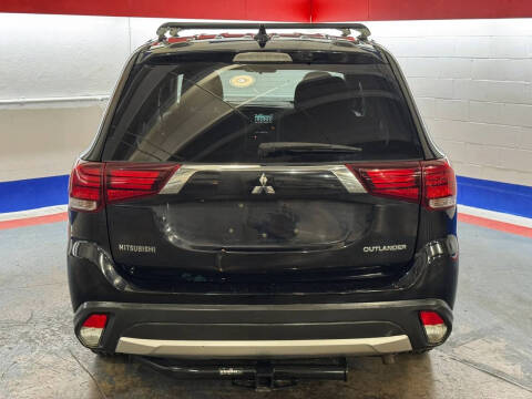 2017 Mitsubishi Outlander ES
