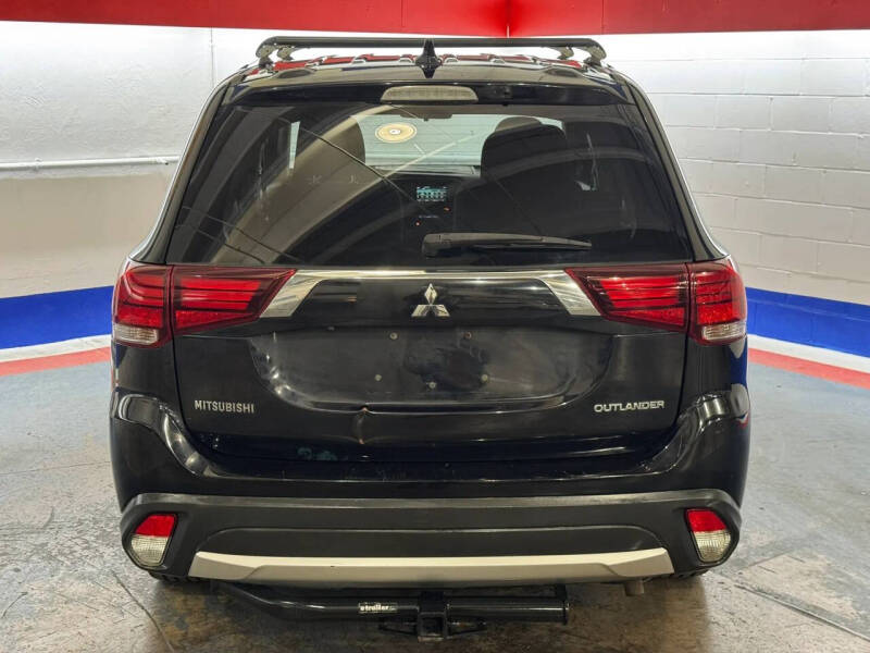2017 Mitsubishi Outlander ES
