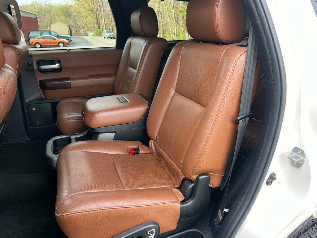 2013 Toyota Sequoia 34